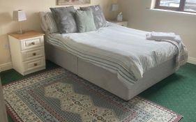 Eamonns Cosy B&B Private Parking